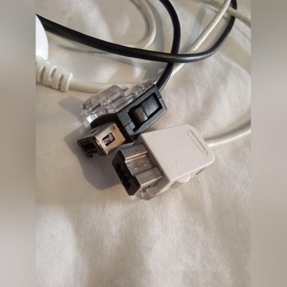 Nintendo Black and White Controllers - Picture 3 of 7